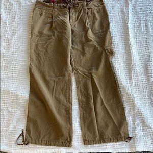 Old Navy Tan Cargo Pants with Relaxed Fit and Cropped Length Y2K  size 18